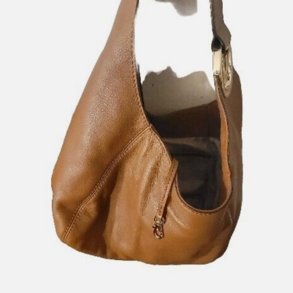 Michael Kors Hobo Bag Brown PebbleL leather Gold Logo Magnet Closure - Picture 4 of 9